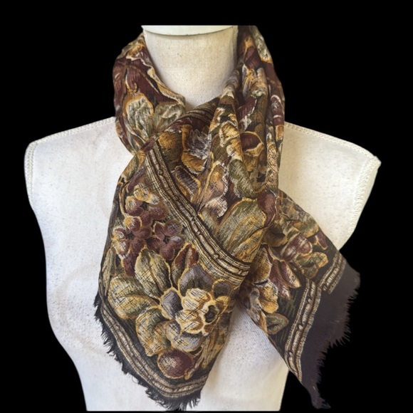 echo7 Accessories - ECHO7 ladies, WOOL LAINE scarf very good condition beautiful fall colors